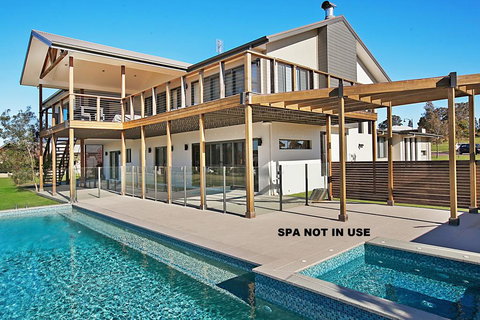 Vineyard Views - New South Wales Tourism  1