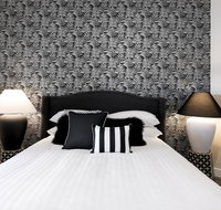 Walk everywhere in the city from a historic home - New South Wales Tourism 