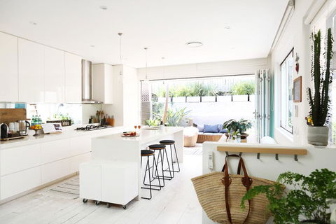 Walk To Beach From This Stylish Bronte Oasis W AC, Wifi And Free Parking - New South Wales Tourism  1