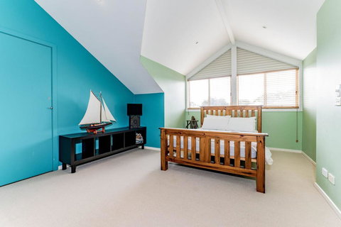 WALKIN' ON SUNSHINE - New South Wales Tourism  2