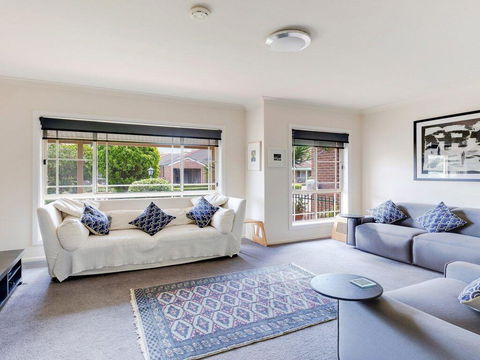 Walling-Clifton Gardens - Backing Onto Golf Course - New South Wales Tourism  0