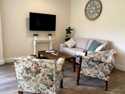 Waterfall Unit Farm Stay - New South Wales Tourism  3