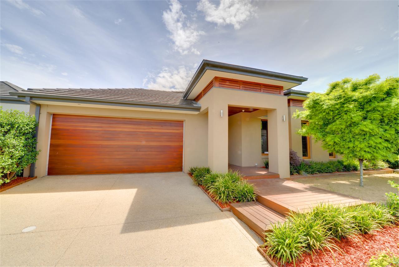 Newington VIC New South Wales Tourism