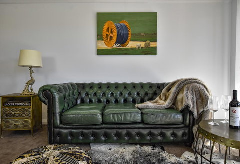 Daylesford Art Motel - New South Wales Tourism  0