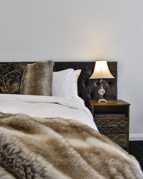 Daylesford Art Motel - New South Wales Tourism  15