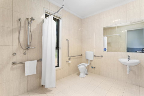 Quality Hotel Point Cook - New South Wales Tourism  1