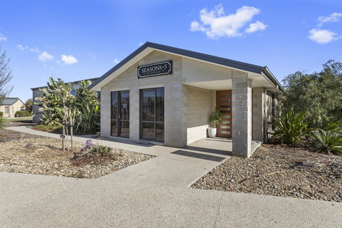Quality Hotel Point Cook - New South Wales Tourism  2