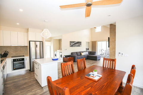 Amber Mist Villa Two - New South Wales Tourism  15