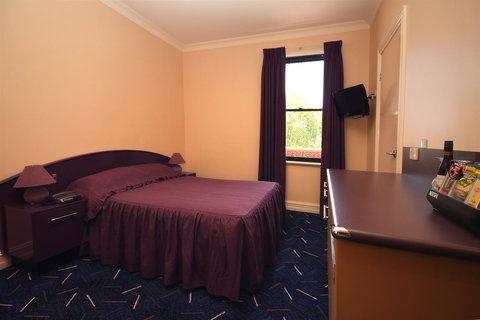 Mitchell River Tavern - New South Wales Tourism  18