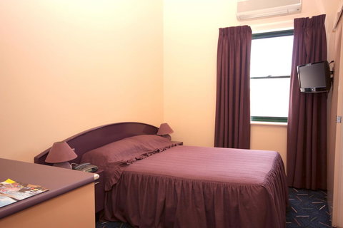 Mitchell River Tavern - New South Wales Tourism  15