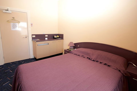 Mitchell River Tavern - New South Wales Tourism  14