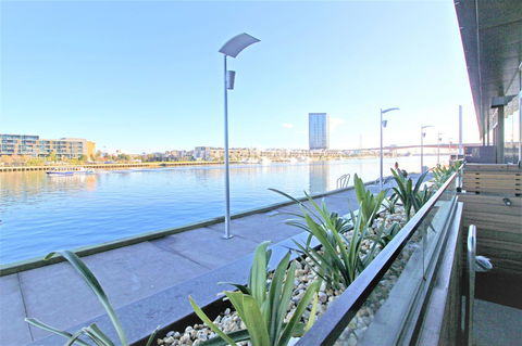 Auzzie Apartments Docklands, Melbourne - New South Wales Tourism  12
