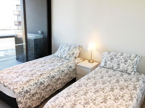 Auzzie Apartments Docklands, Melbourne - New South Wales Tourism  28