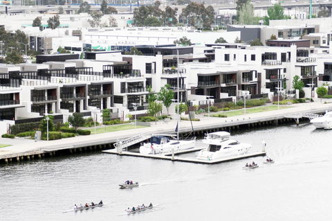 Auzzie Apartments Docklands, Melbourne - New South Wales Tourism  8