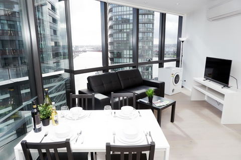 Auzzie Apartments Docklands, Melbourne - New South Wales Tourism  33