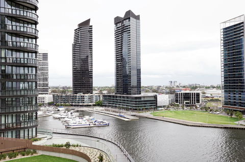 Auzzie Apartments Docklands, Melbourne - New South Wales Tourism  19