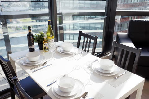 Auzzie Apartments Docklands, Melbourne - New South Wales Tourism  31