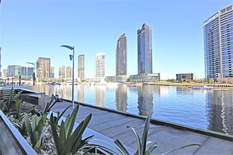 Auzzie Apartments Docklands, Melbourne - New South Wales Tourism  13