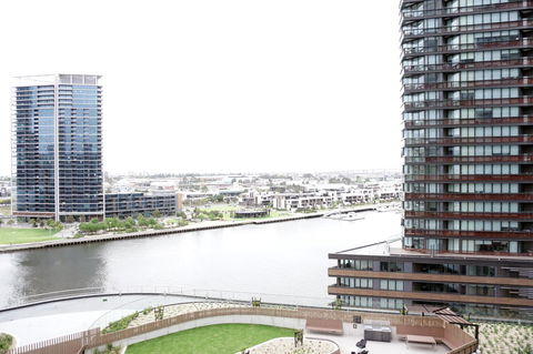 Auzzie Apartments Docklands, Melbourne - New South Wales Tourism  6