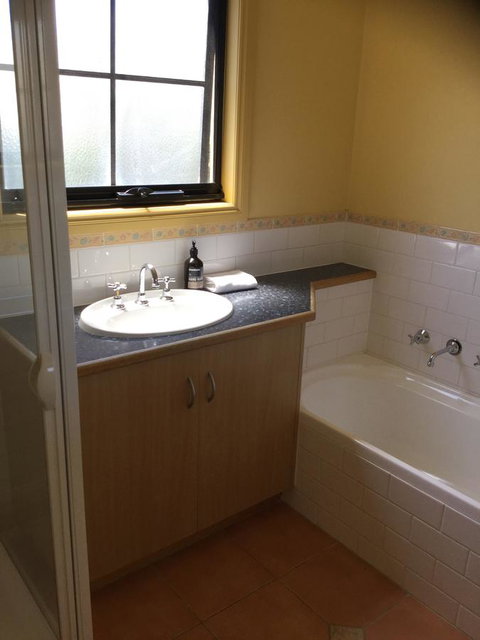 At The Beach Apartments - New South Wales Tourism  9