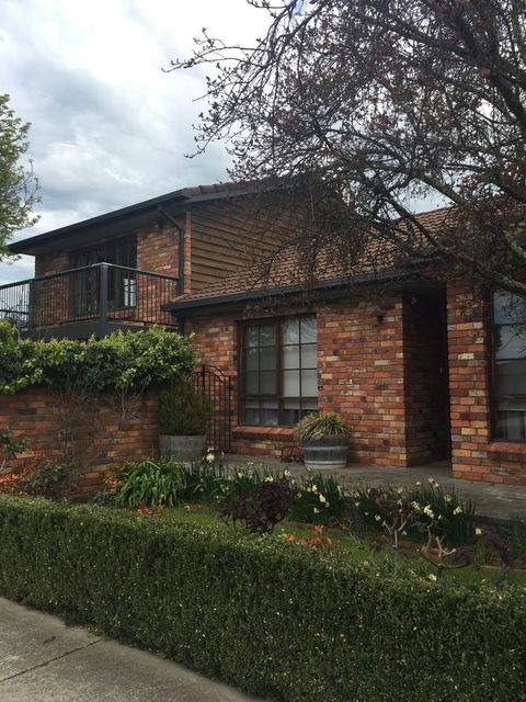 Bricks And Roses - New South Wales Tourism  0
