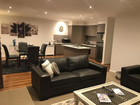 Black Lotus Townhouse - New South Wales Tourism  3