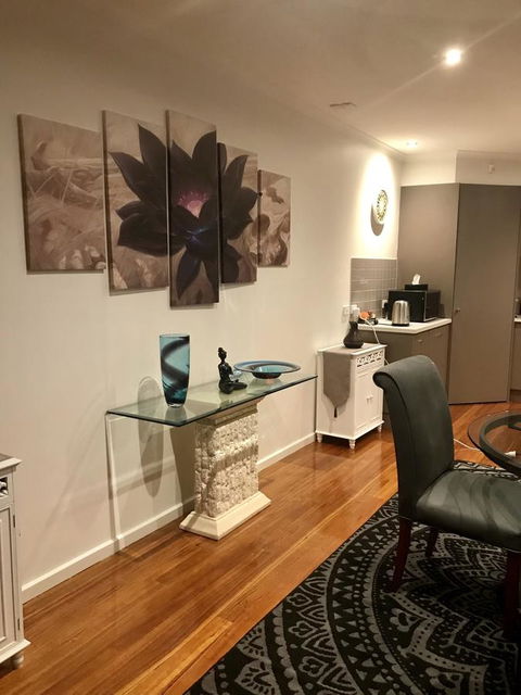 Black Lotus Townhouse - New South Wales Tourism  6