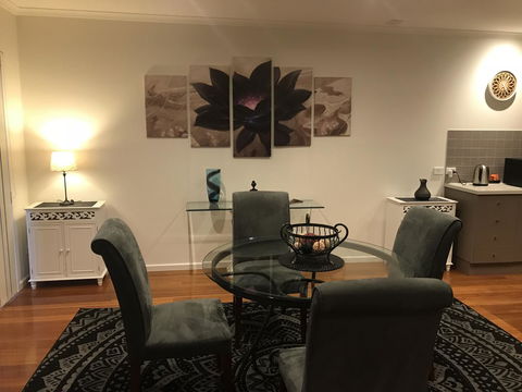 Black Lotus Townhouse - New South Wales Tourism  8