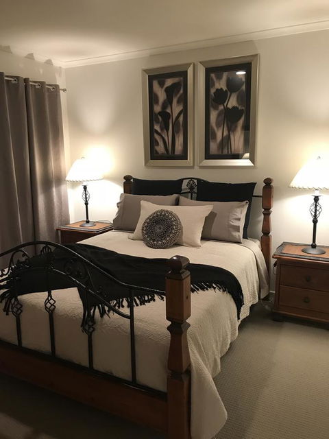 Black Lotus Townhouse - New South Wales Tourism  5