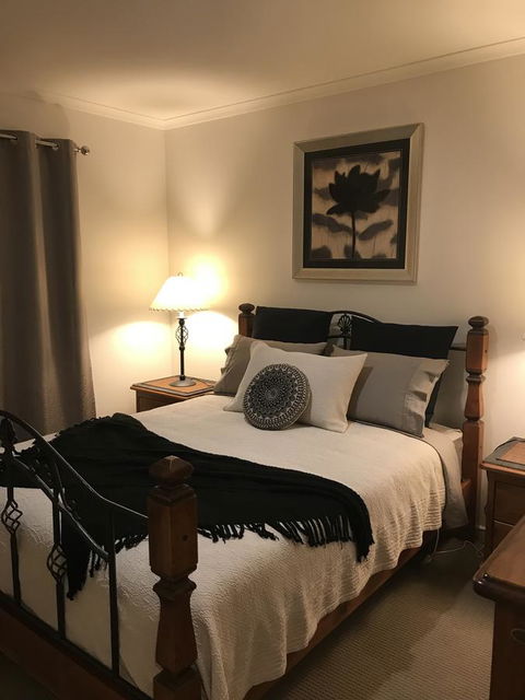 Black Lotus Townhouse - New South Wales Tourism  4
