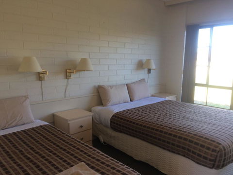 Ambassador Motor Inn - New South Wales Tourism  10