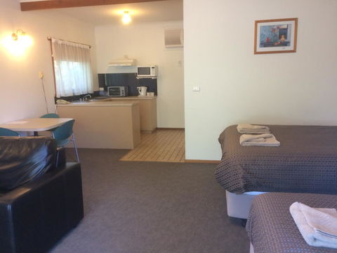Ambassador Motor Inn - New South Wales Tourism  7