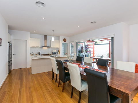 Torquay Timeout - New South Wales Tourism  3