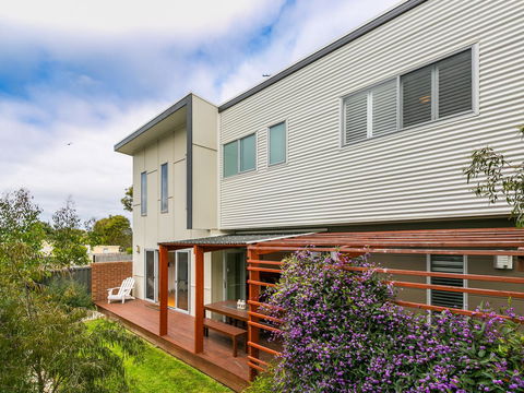 Torquay Timeout - New South Wales Tourism  0