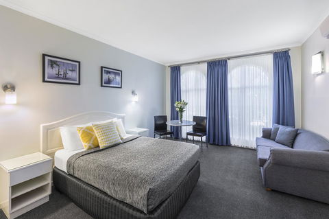 Cathedral Motor Inn - New South Wales Tourism  0