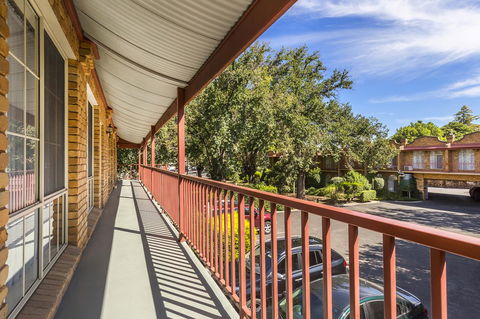 Cathedral Motor Inn - New South Wales Tourism  6
