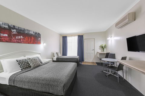 Cathedral Motor Inn - New South Wales Tourism  15