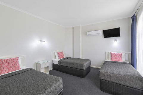 Cathedral Motor Inn - New South Wales Tourism  11