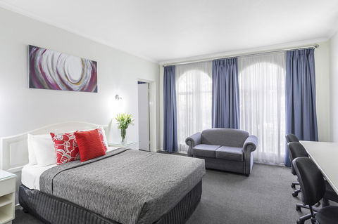 Cathedral Motor Inn - New South Wales Tourism  12