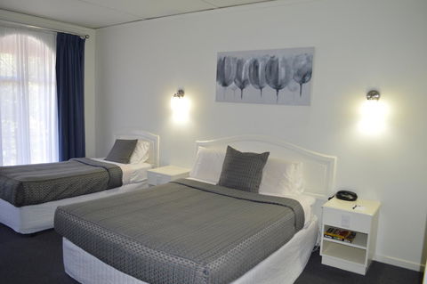 Cathedral Motor Inn - New South Wales Tourism  9