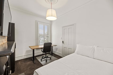 Work Sleep Live Melbourne - New South Wales Tourism  1