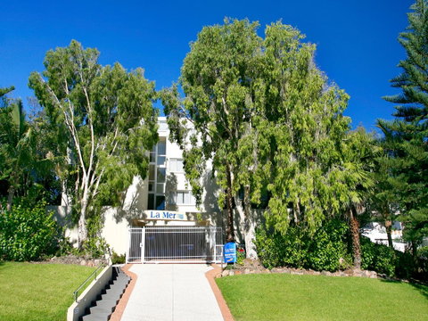 La Mer Sunshine Beachfront - New South Wales Tourism  14