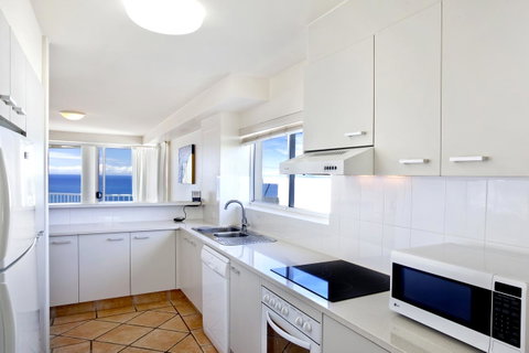 La Mer Sunshine Beachfront - New South Wales Tourism  6