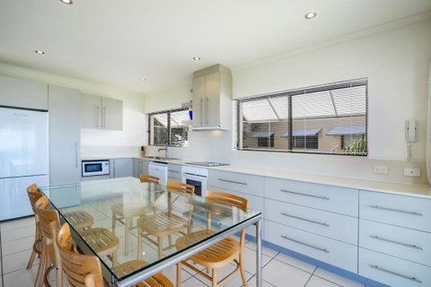 Sunseeker Holiday Apartments - New South Wales Tourism  26