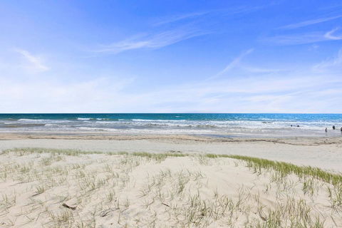 Coloured Sands - Rainbow Beach Resort - 5 Mins To Beach - New South Wales Tourism  24