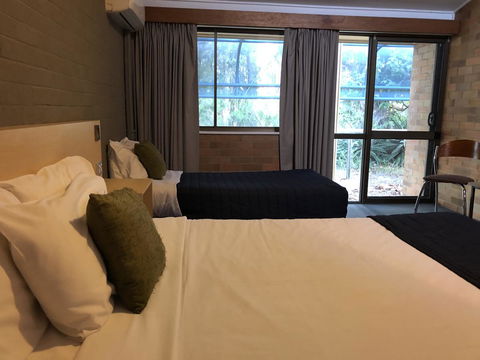 Bribie Island Hotel - New South Wales Tourism  19
