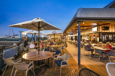 Nightcap At Kawana Waters Hotel - New South Wales Tourism  20