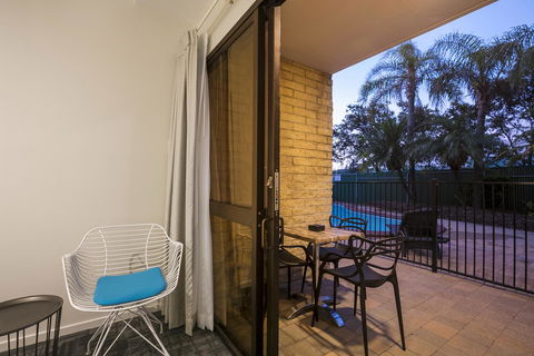 Nightcap At Kawana Waters Hotel - New South Wales Tourism  12