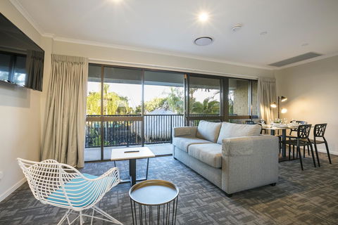 Nightcap At Kawana Waters Hotel - New South Wales Tourism  2