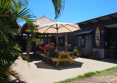 Backpackers At 1770 - New South Wales Tourism  11